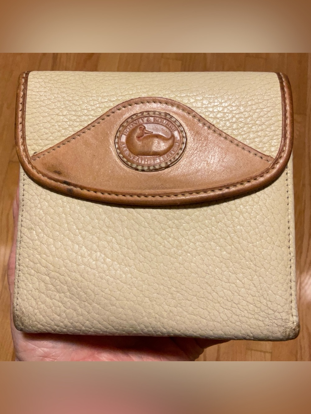 Dooney & Bourke Vintage Pebbled Leather Kisslock Wallet